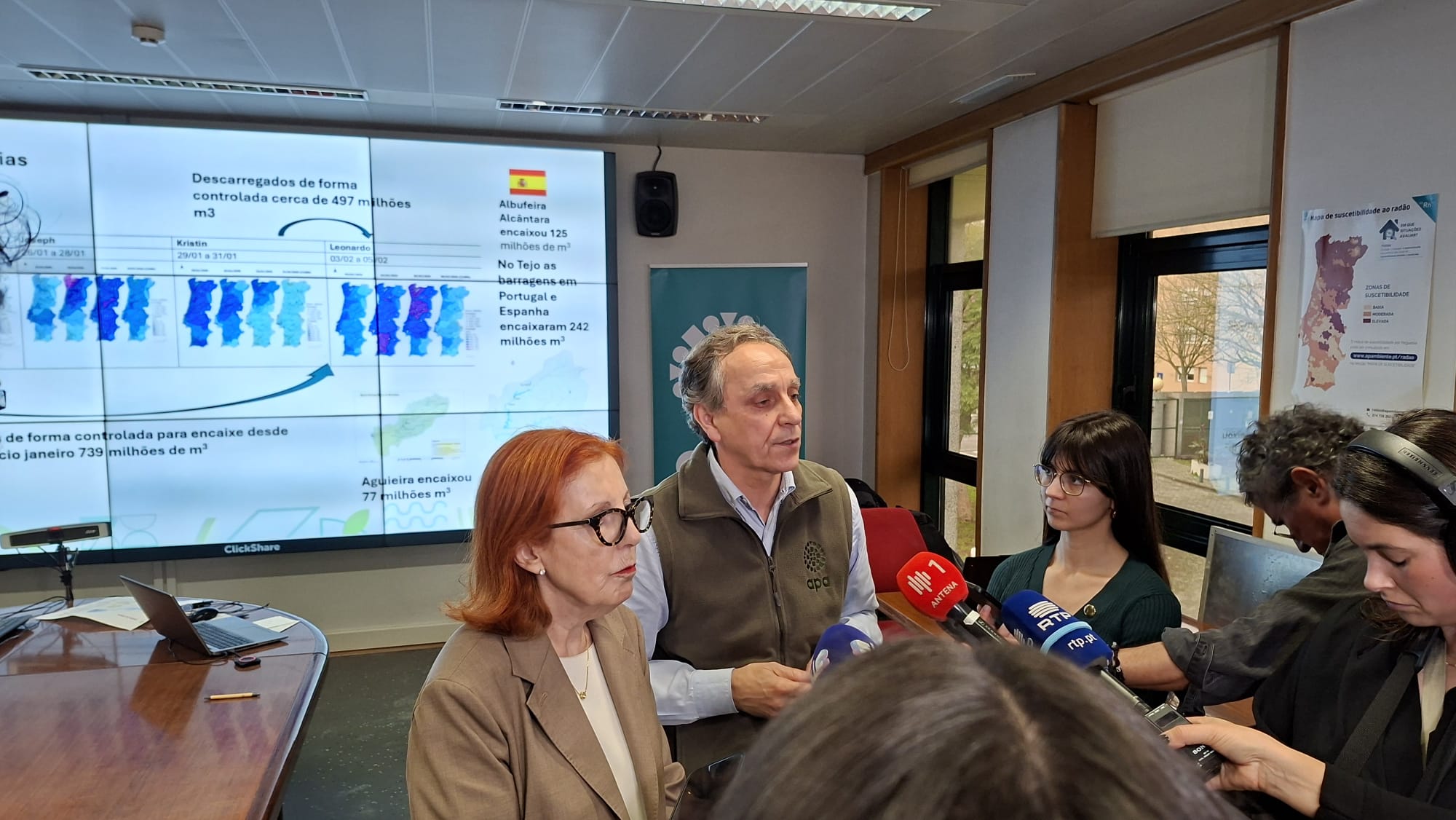 Esclarecimentos à imprensa